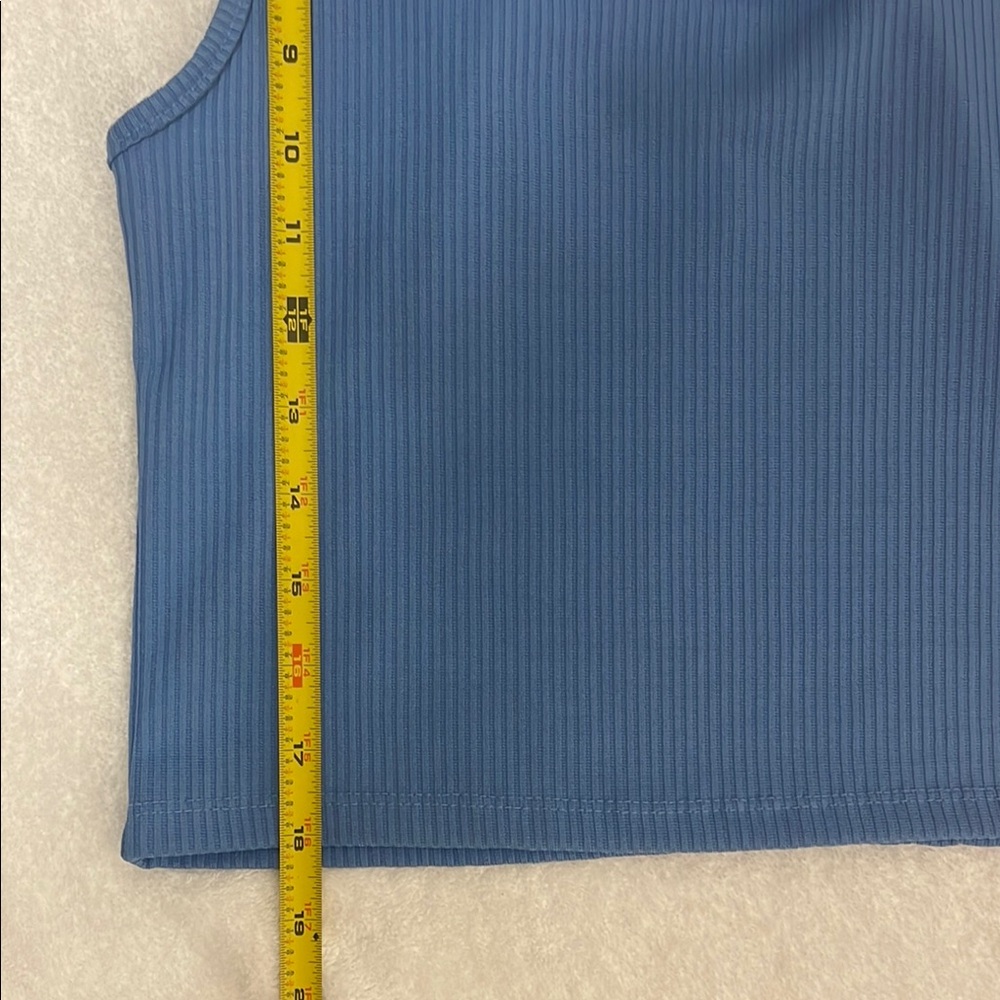 Cream & Rage Blue Ribbed Cropped Tank Top Size Large NWT - Picture 3 of 6